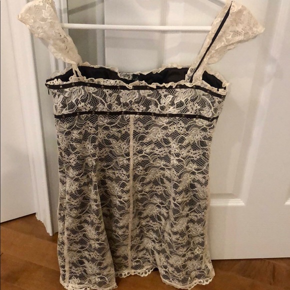 ❤️ Laundry by Shelli Siegal size 4 lace dress- offers welcomed!!!!!❤️ - Picture 3 of 6